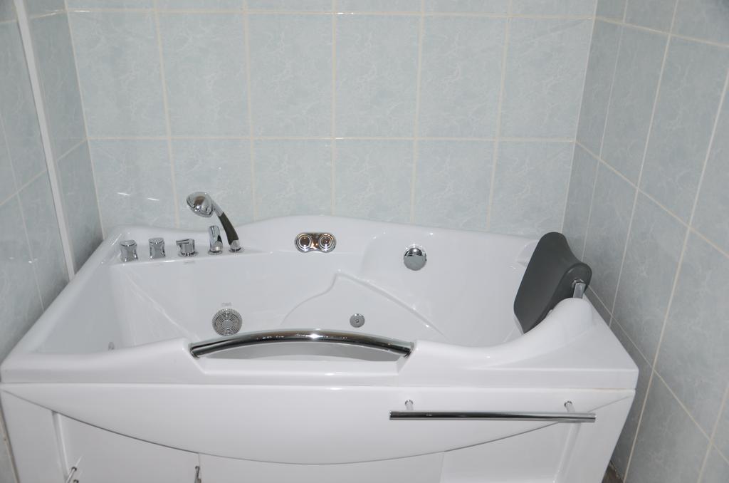 Saryarka Hotel Astana Rom bilde